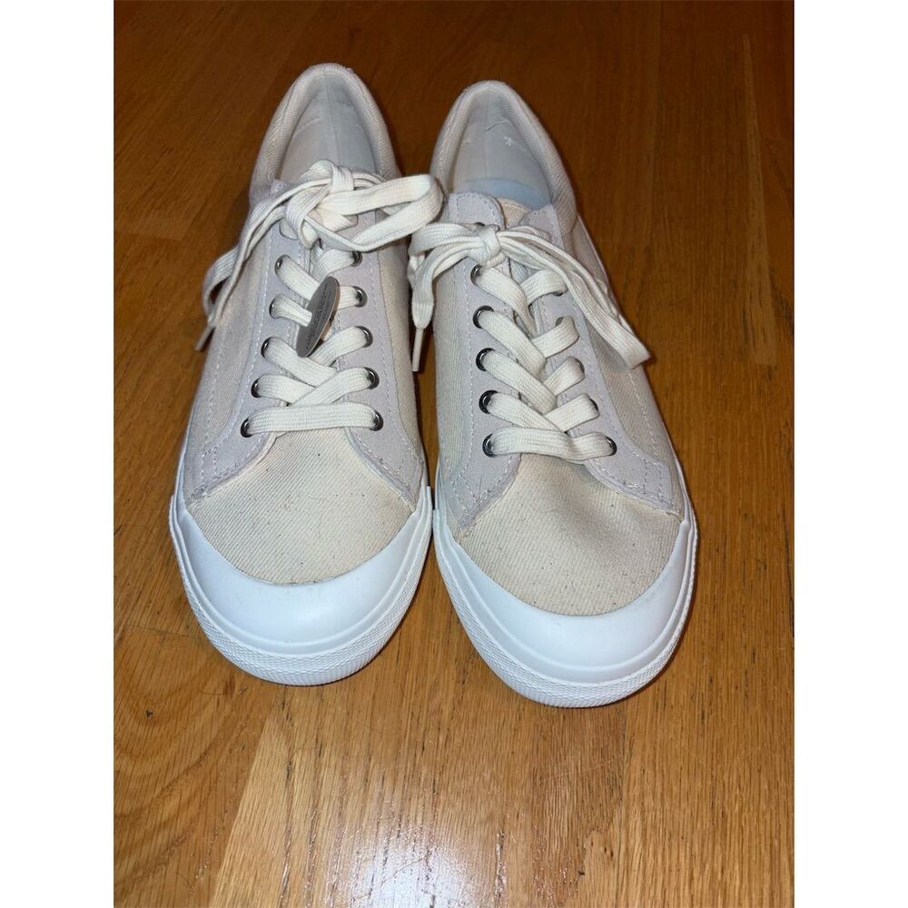 Levi's Women's Beige Canvas Sneakers Size 9 Standard Casual Lace-Up Shoes
